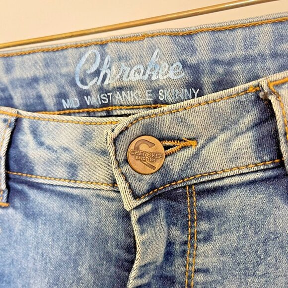 Bundle It! Cherokee Women's Mid Waist Ankle Blue Denim 5 Pocket Jeans Size 30 - Picture 4 of 12